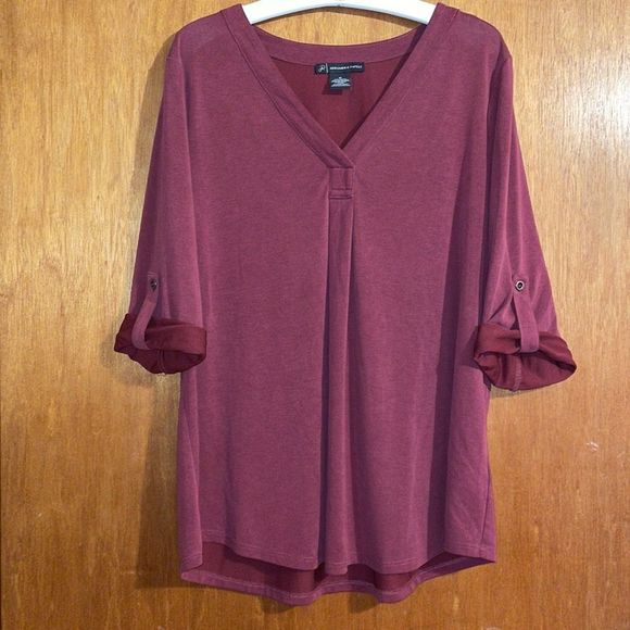 •ADRIANNA PAPELL•WINE 3/4 CONVERTIBLE SLEEVE V-NECK BLOUSE IN SIZE MEDIUM - Picture 2 of 6